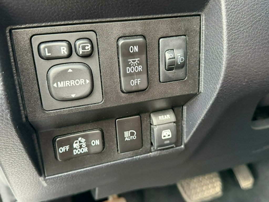 2019 Toyota Tundra 1794, CrewMax, Hard Tri-Fold Tonneau Cover, Sunroof - 23000860 - 18