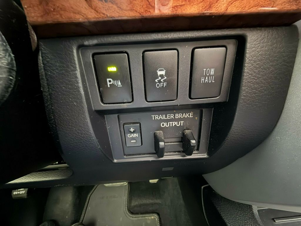 2019 Toyota Tundra 1794, CrewMax, Hard Tri-Fold Tonneau Cover, Sunroof - 23000860 - 19