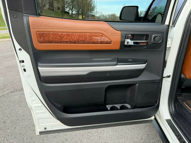 2019 Toyota Tundra 1794, CrewMax, Hard Tri-Fold Tonneau Cover, Sunroof - 23000860 - 21