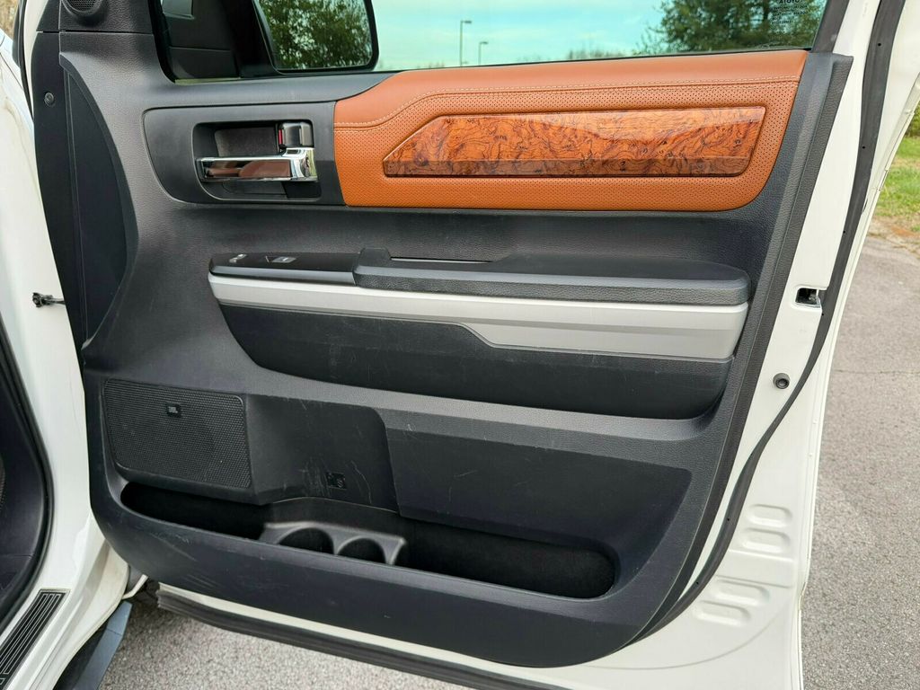 2019 Toyota Tundra 1794, CrewMax, Hard Tri-Fold Tonneau Cover, Sunroof - 23000860 - 28