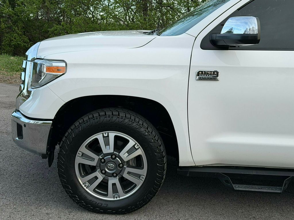 2019 Toyota Tundra 1794, CrewMax, Hard Tri-Fold Tonneau Cover, Sunroof - 23000860 - 2