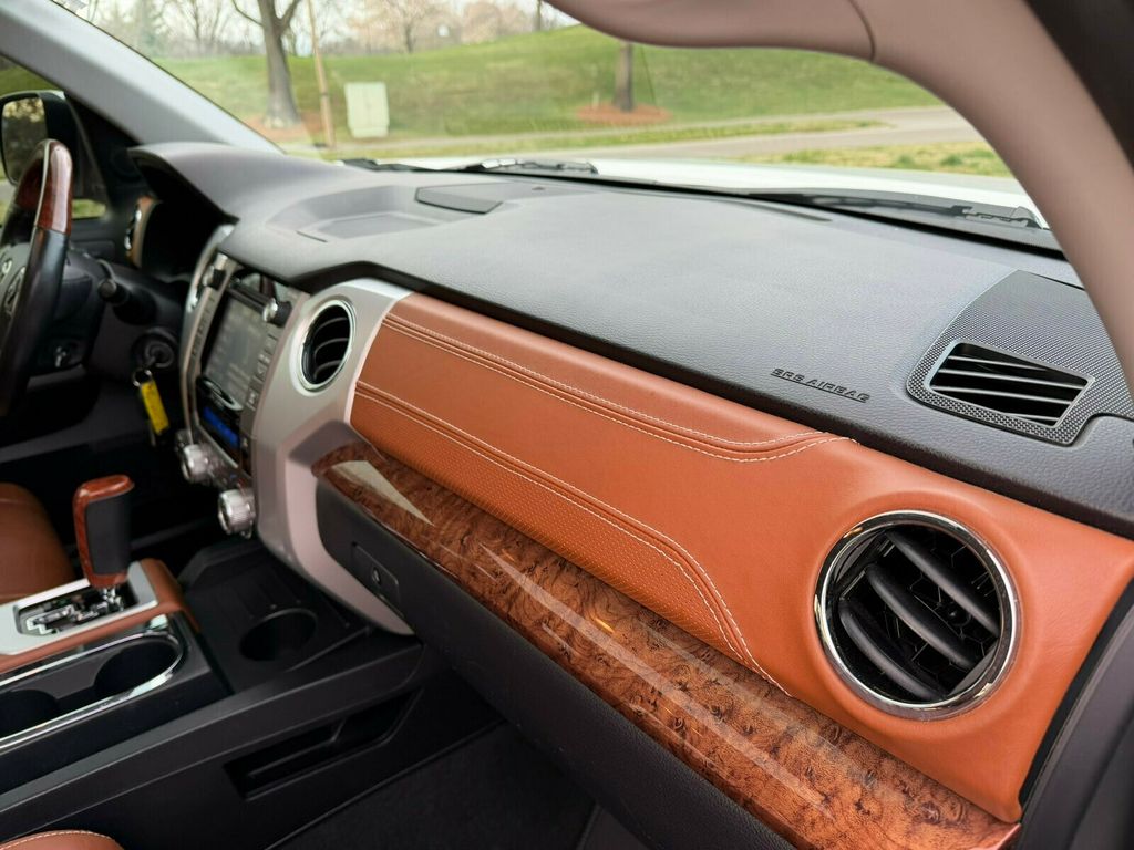 2019 Toyota Tundra 1794, CrewMax, Hard Tri-Fold Tonneau Cover, Sunroof - 23000860 - 31