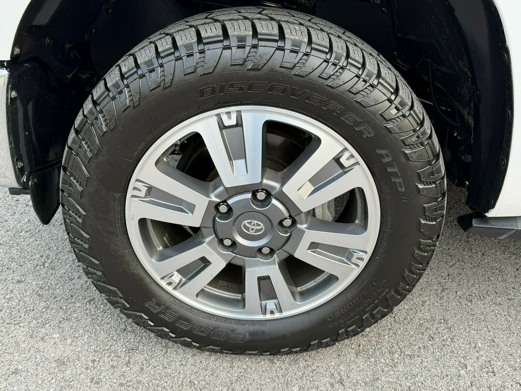 2019 Toyota Tundra 1794, CrewMax, Hard Tri-Fold Tonneau Cover, Sunroof - 23000860 - 35