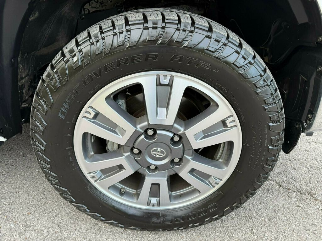 2019 Toyota Tundra 1794, CrewMax, Hard Tri-Fold Tonneau Cover, Sunroof - 23000860 - 36