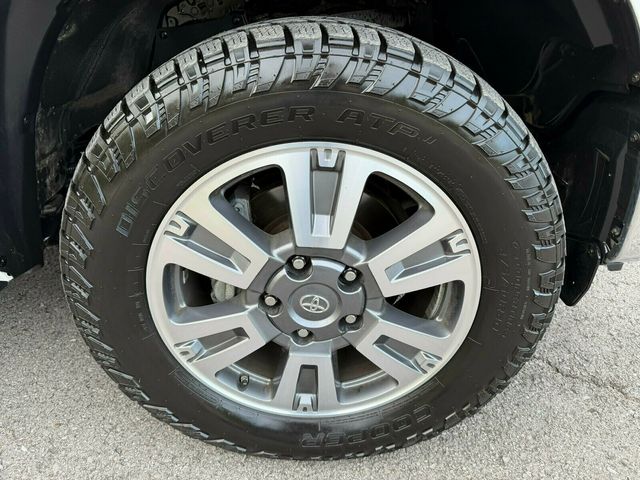 2019 Toyota Tundra 1794, CrewMax, Hard Tri-Fold Tonneau Cover, Sunroof - 23000860 - 36