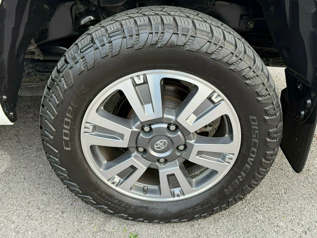 2019 Toyota Tundra 1794, CrewMax, Hard Tri-Fold Tonneau Cover, Sunroof - 23000860 - 37