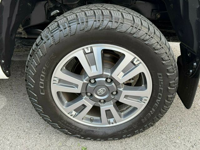 2019 Toyota Tundra 1794, CrewMax, Hard Tri-Fold Tonneau Cover, Sunroof - 23000860 - 37