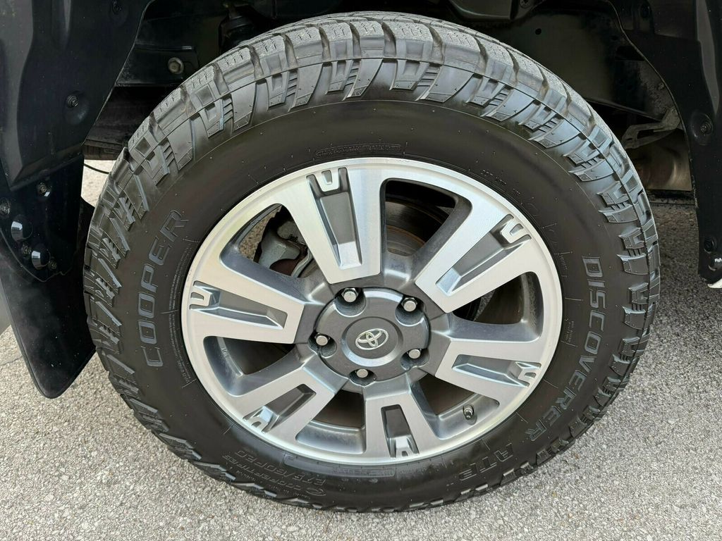 2019 Toyota Tundra 1794, CrewMax, Hard Tri-Fold Tonneau Cover, Sunroof - 23000860 - 38