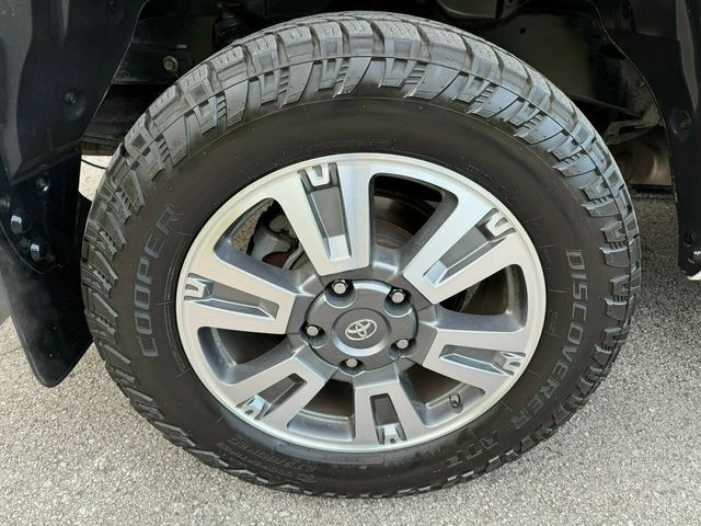 2019 Toyota Tundra 1794, CrewMax, Hard Tri-Fold Tonneau Cover, Sunroof - 23000860 - 38