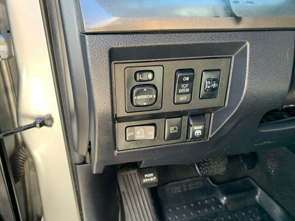 2019 Toyota Tundra 2WD SR5 CrewMax 5.5' Bed 4.6L V8 - 22932945 - 23
