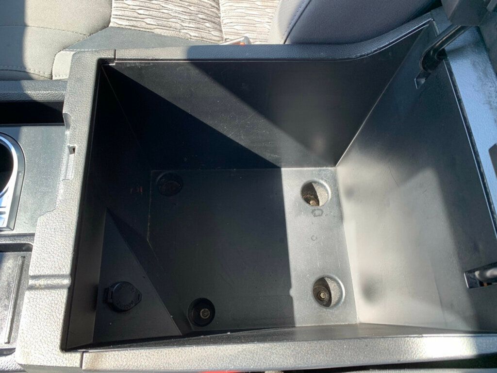 2019 Toyota Tundra 2WD SR5 CrewMax 5.5' Bed 4.6L V8 - 22932945 - 44