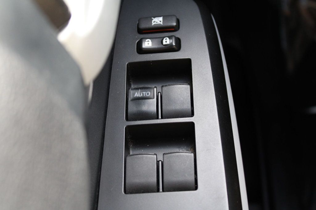2019 Toyota Tundra SR5 CrewMax photo 14