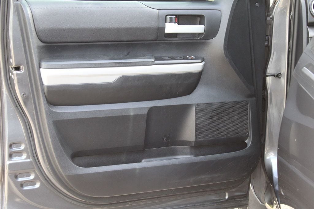 2019 Toyota Tundra SR5 CrewMax photo 24
