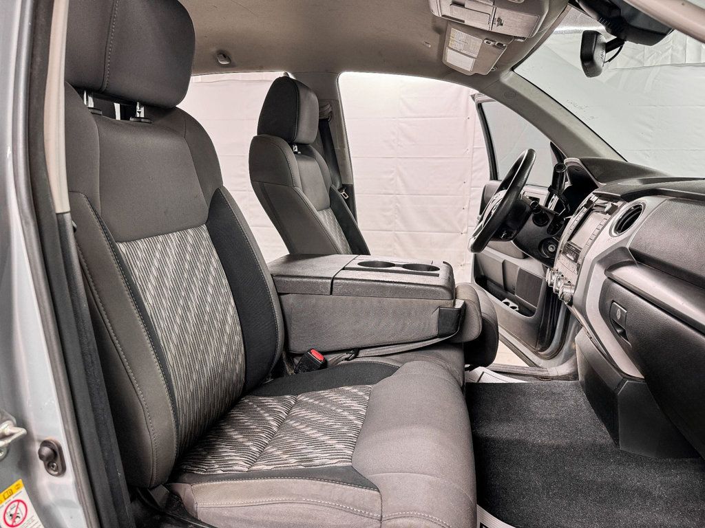 2019 Toyota Tundra SR5 DOUBLE CAB 4X4 - 22947599 - 9