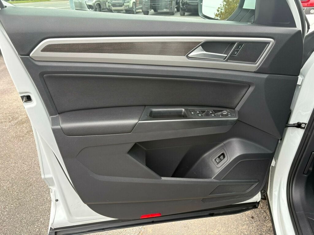 2019 Volkswagen Atlas LocalTrade/R-Line/4-Motion/V6/HeatedFrontSeats/BackupCamera - 22936557 - 16