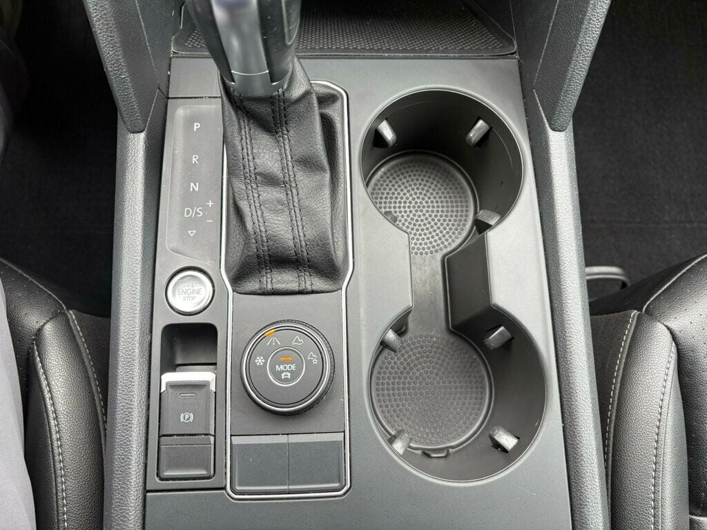 2019 Volkswagen Atlas LocalTrade/R-Line/4-Motion/V6/HeatedFrontSeats/BackupCamera - 22936557 - 38