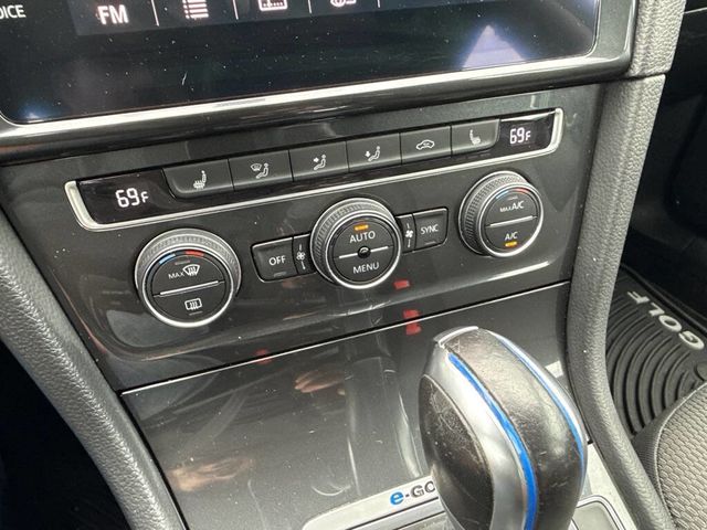 2019 Volkswagen e-Golf 4-Door SE - 22928616 - 24