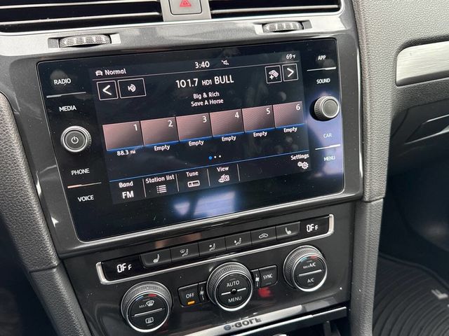 2019 Volkswagen e-Golf 4-Door SE - 22928616 - 26