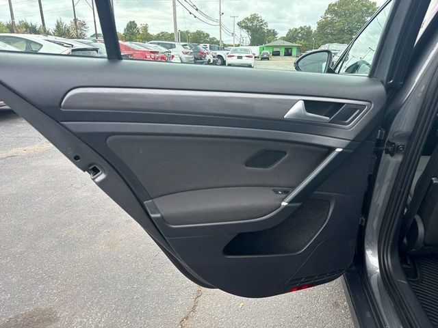 2019 Volkswagen e-Golf 4-Door SE - 22928616 - 29