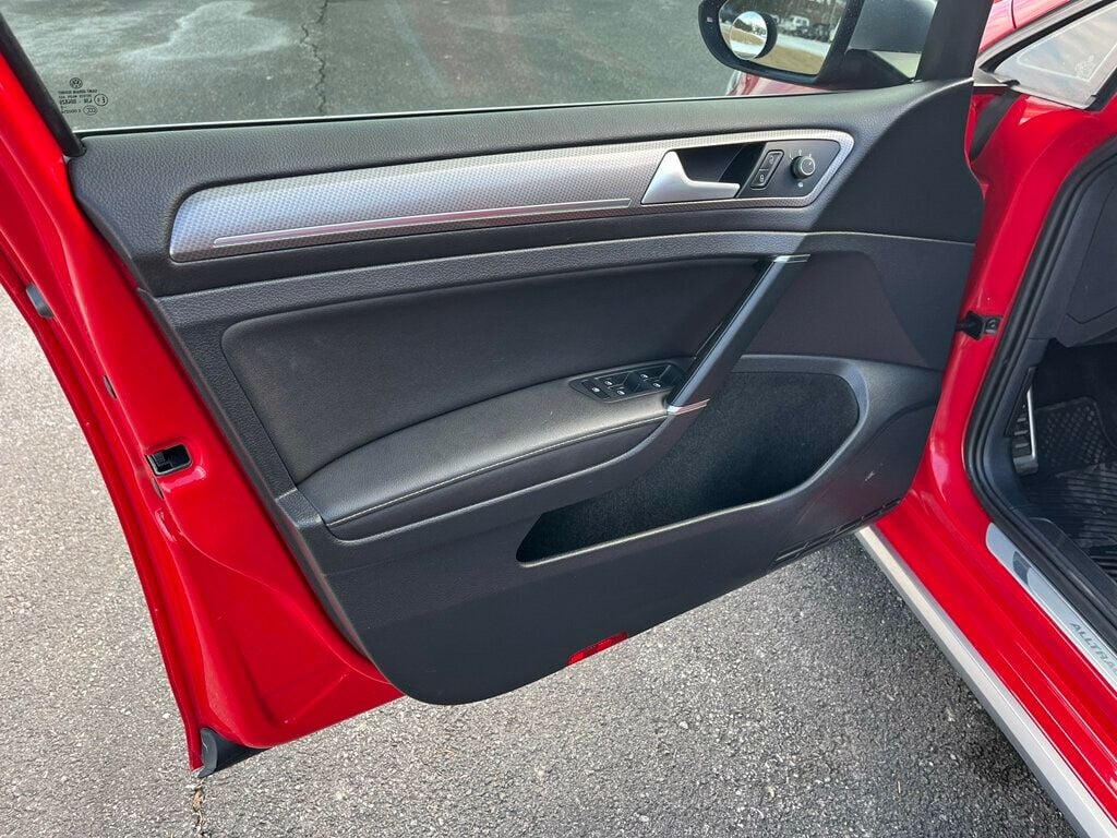 2019 Volkswagen Golf Alltrack 1-Owner AWD German Engineered 6-Speed Station Wagon - 22980946 - 28