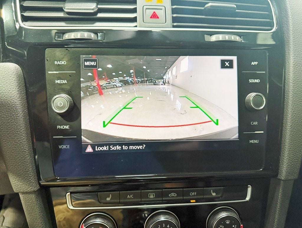 2019 Volkswagen Golf GTI SE photo 18