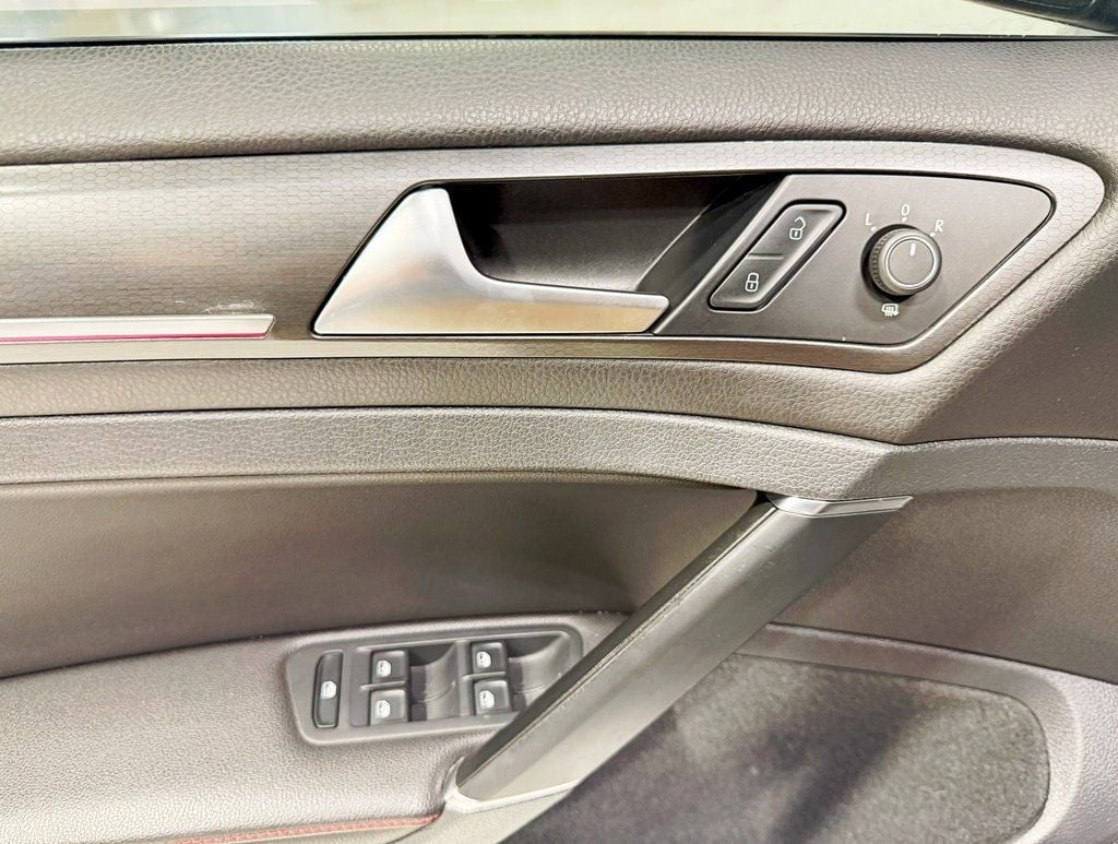 2019 Volkswagen Golf GTI SE photo 26