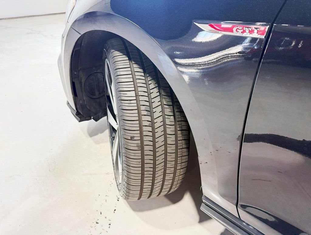 2019 Volkswagen Golf GTI SE photo 3