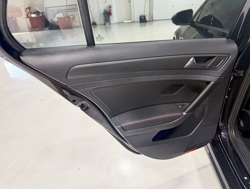 2019 Volkswagen Golf GTI SE photo 30