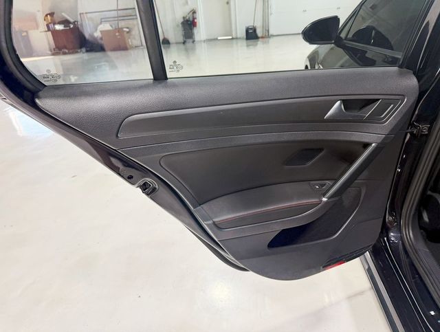 2019 Volkswagen Golf GTI 2.0T SE Manual - 22915702 - 31