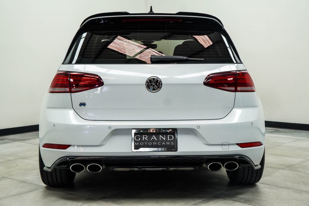 Volkswagen Golf R photo 10