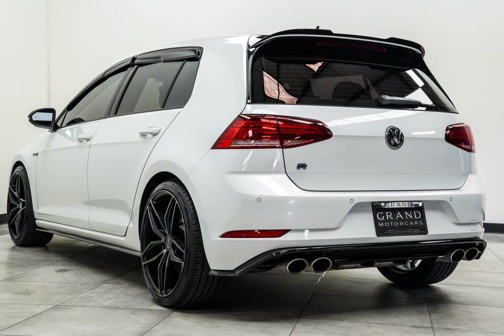 Volkswagen Golf R photo 11