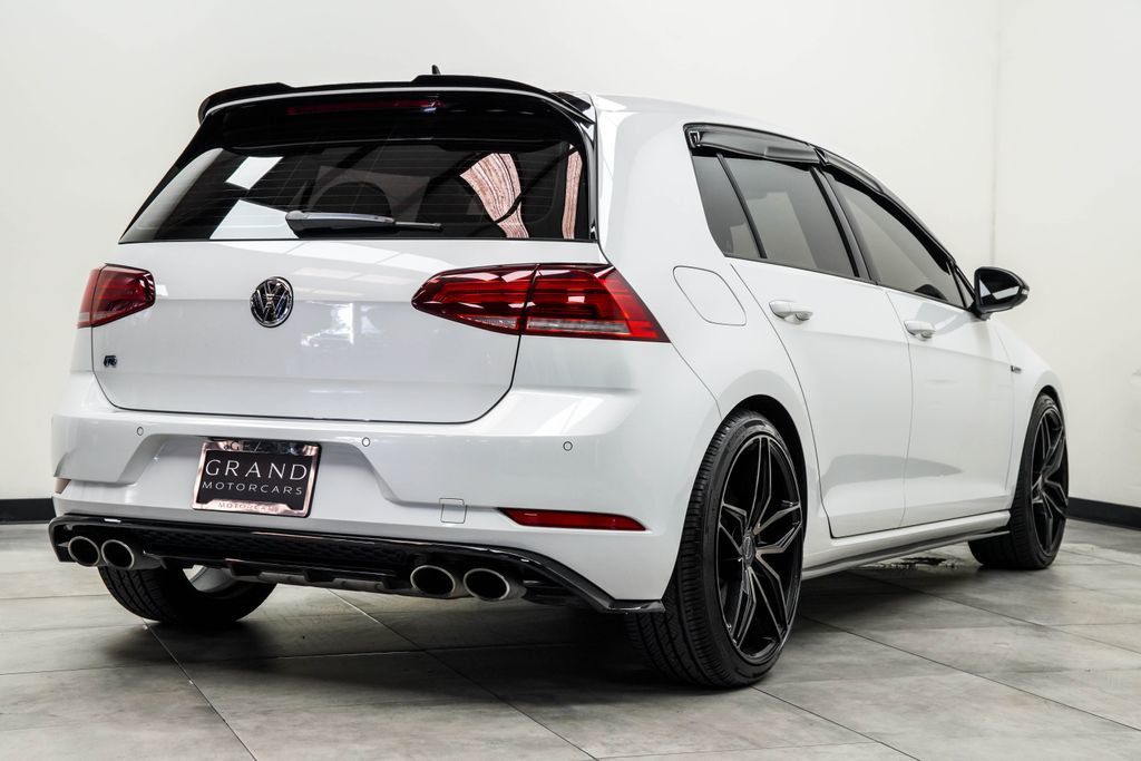 Volkswagen Golf R photo 12