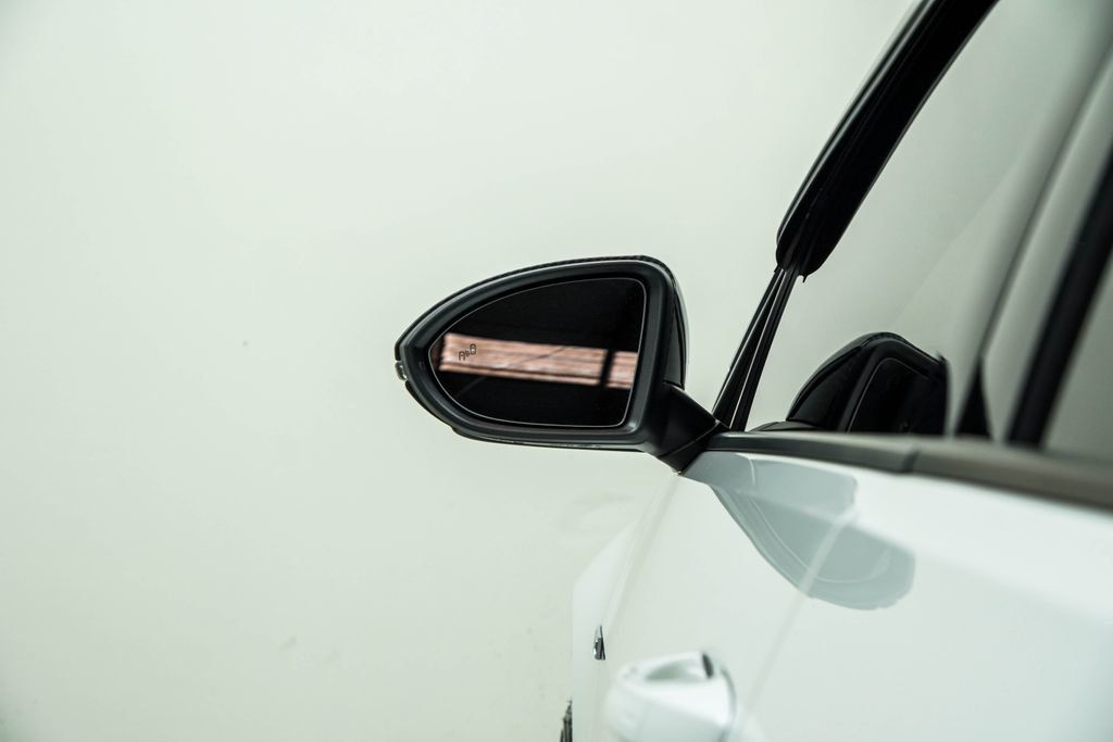 Volkswagen Golf R photo 14