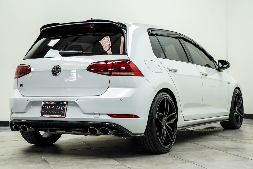 Volkswagen Golf R photo 17