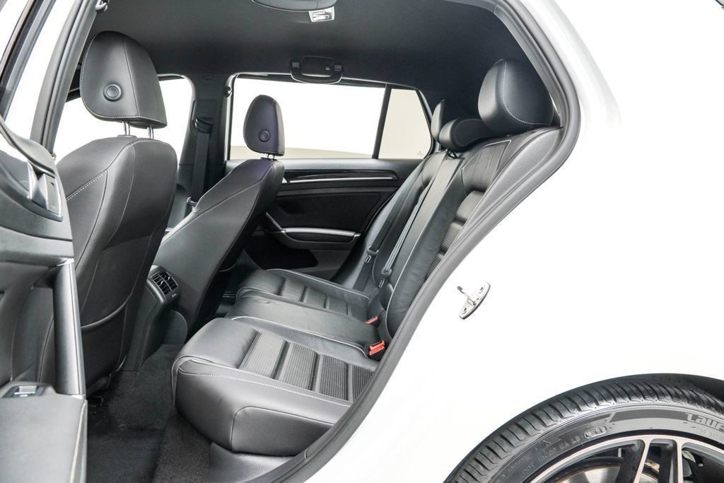 Volkswagen Golf R photo 23