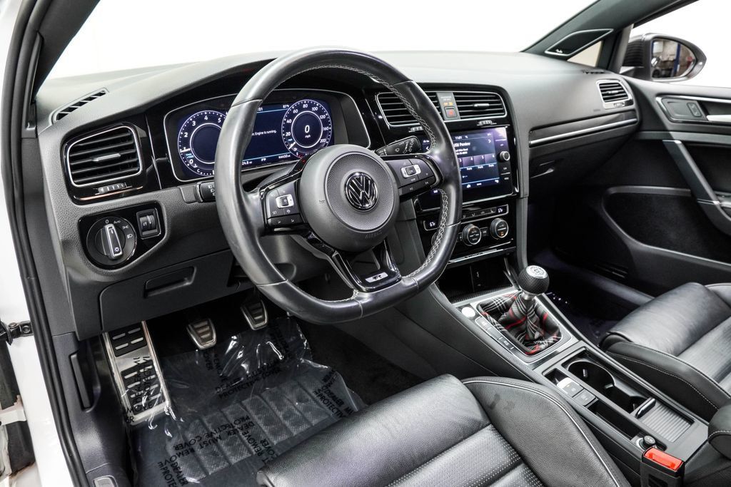 Volkswagen Golf R photo 24