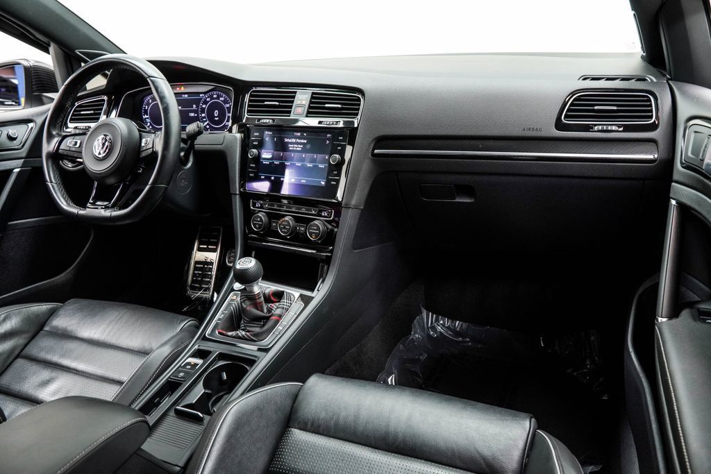 Volkswagen Golf R photo 26