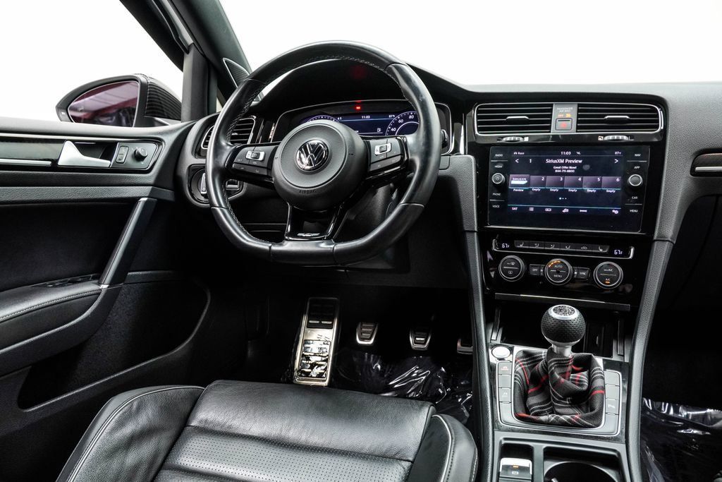 Volkswagen Golf R photo 28