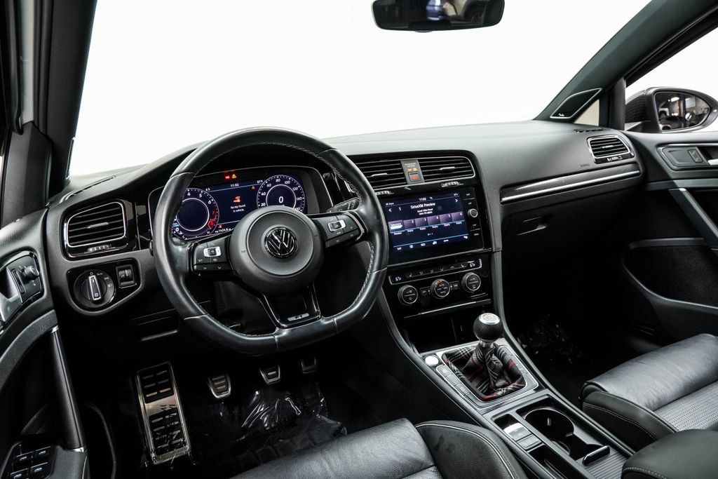 Volkswagen Golf R photo 3