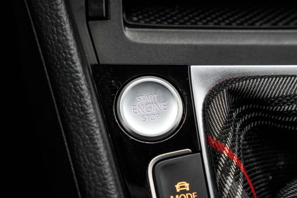 Volkswagen Golf R photo 36