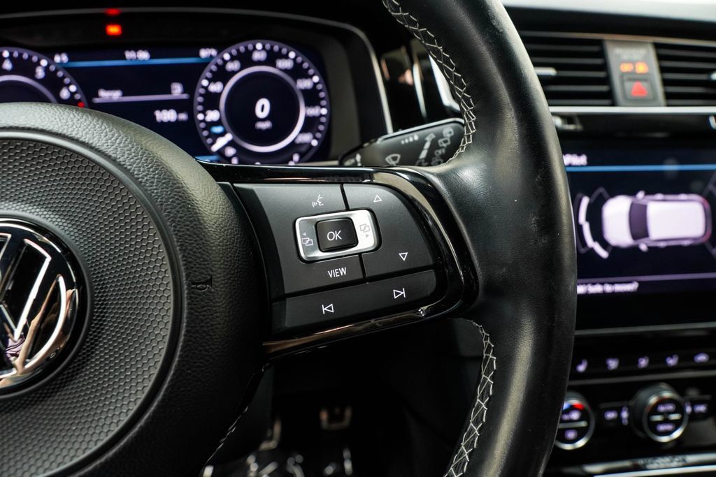 Volkswagen Golf R photo 42
