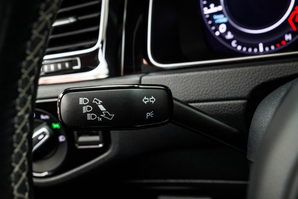Volkswagen Golf R photo 43