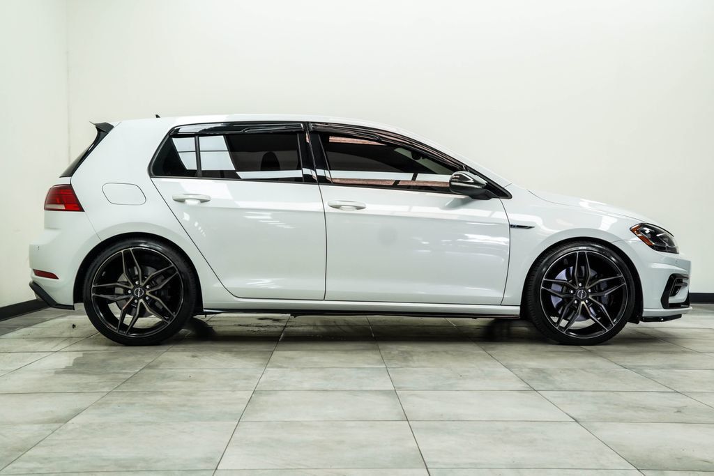 Volkswagen Golf R photo 6
