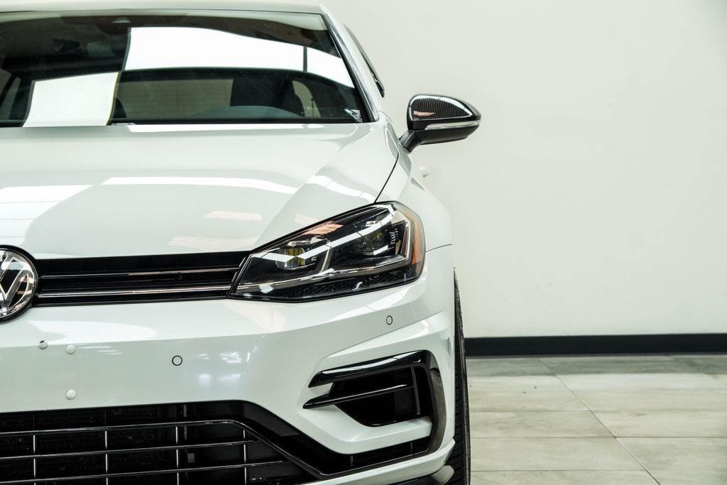Volkswagen Golf R photo 7