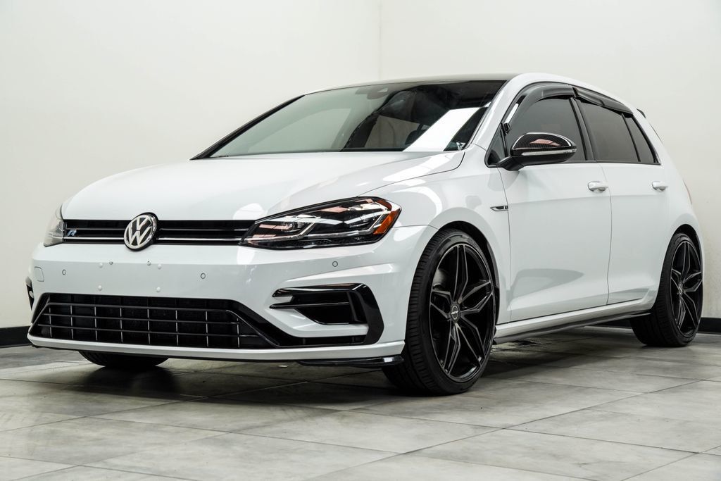 Volkswagen Golf R photo 8