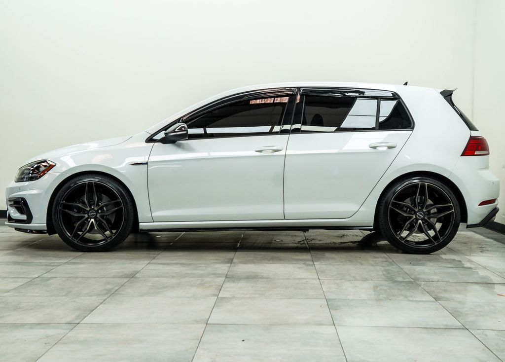 Volkswagen Golf R photo 9