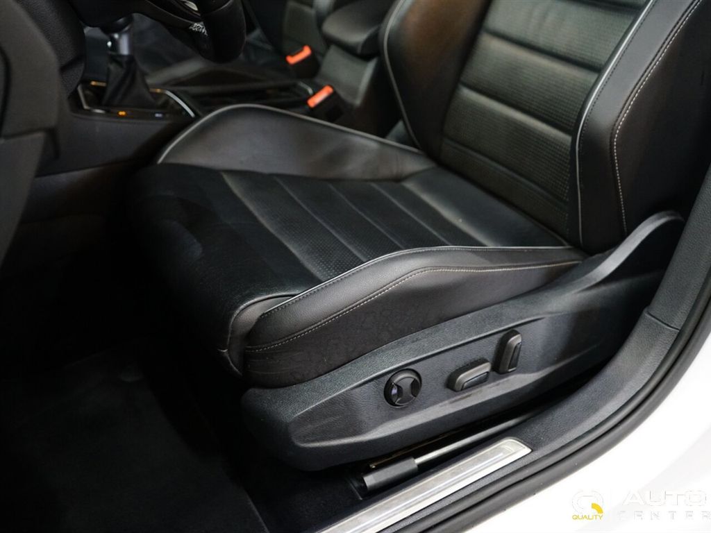 2019 Volkswagen Golf R 2.0T Manual w/DCC/Nav - 23082161 - 13