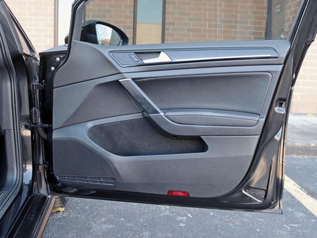 2019 Volkswagen Golf R 2.0T Manual w/DCC/Nav - 22945428 - 29