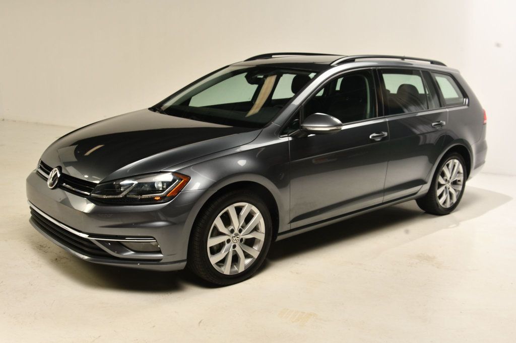 2019 Volkswagen Golf SportWagen photo 2