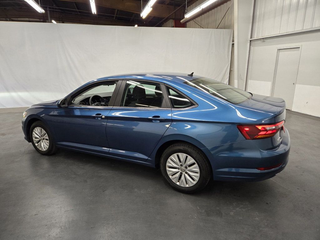2019 Volkswagen Jetta 1.4T R-Line photo 2